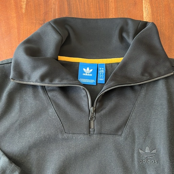 Adidas black 1/4 Zip - Picture 2 of 5